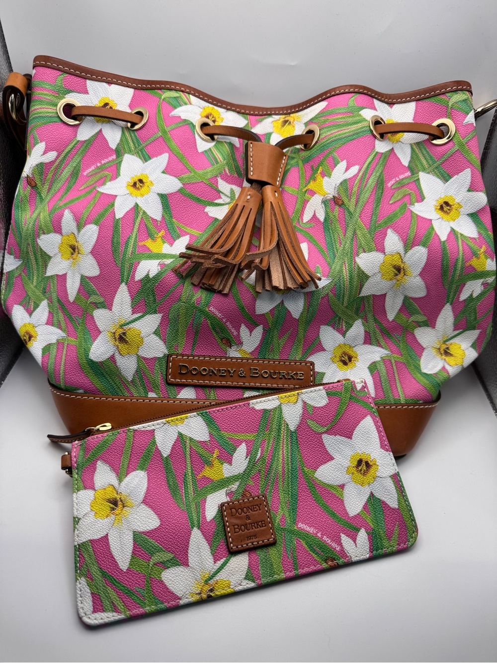 DOONEY&BOURKE  DRAWSTRING Shoulder BUCKET BAG PURSE WALLET Leather PINK DAFFODIL
